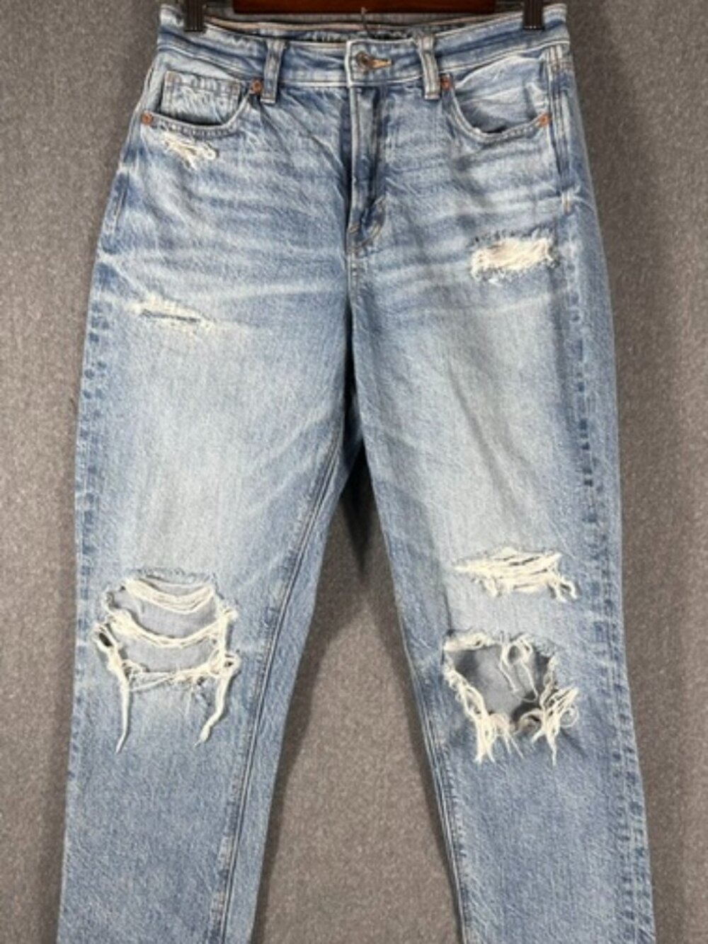 American Eagle Mom Jeans Womens Sz 4 Blue Denim Distressed High Rise Medium Wash